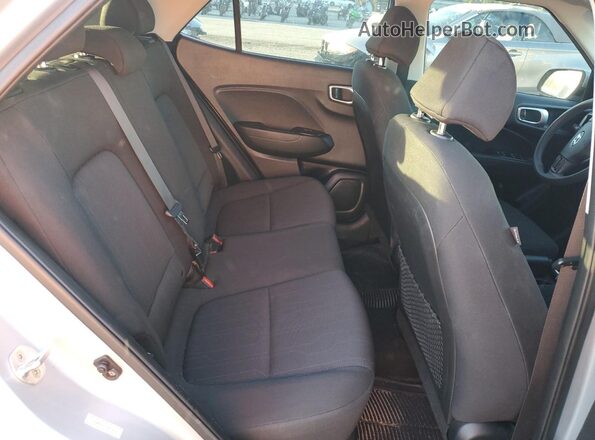 KMHRB8A35LU032010 2020 HYUNDAI VENUE Silver Вид задніх сидінь
