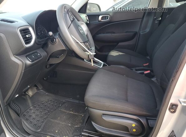 KMHRB8A35LU032010 2020 HYUNDAI VENUE Silver Вид салону спереду