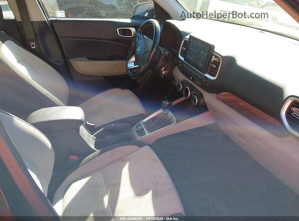 KMHRC8A30MU116167 2021 HYUNDAI VENUE Черный Вид салона спереди