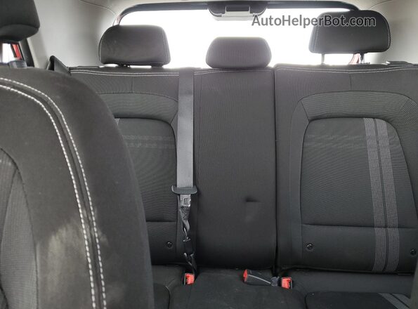 KMHRC8A31MU065942 2021 HYUNDAI VENUE Red Widok tylnych siedzeń