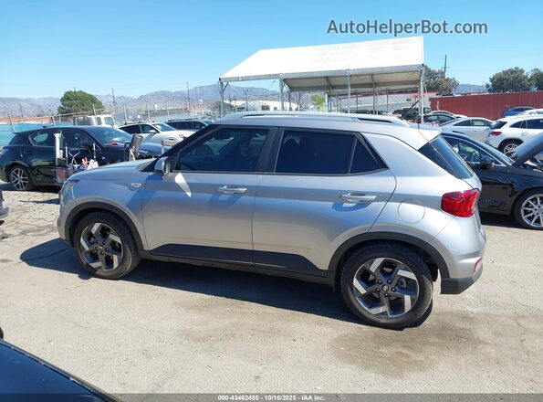 KMHRC8A31PU266325 2023 HYUNDAI VENUE Silver სალონის 360-გრადუსიანი ხედი