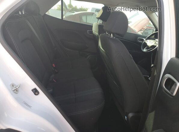 KMHRC8A32MU083592 2021 HYUNDAI VENUE White Rear interior view
