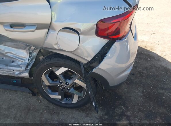 KMHRC8A32MU090462 2021 HYUNDAI VENUE Silver Вид спереду