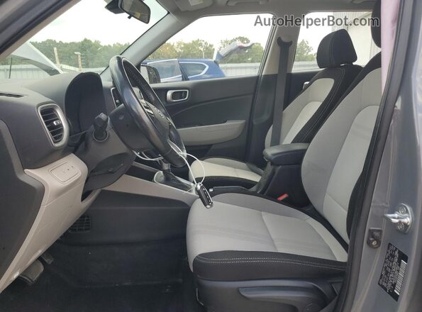 KMHRC8A33MU084914 2021 HYUNDAI VENUE Gray Front interior view