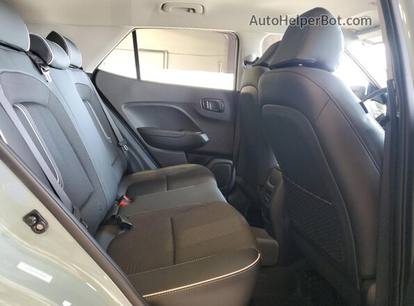 KMHRC8A33SU409381 2025 HYUNDAI VENUE Green Widok wnętrza z tyłu