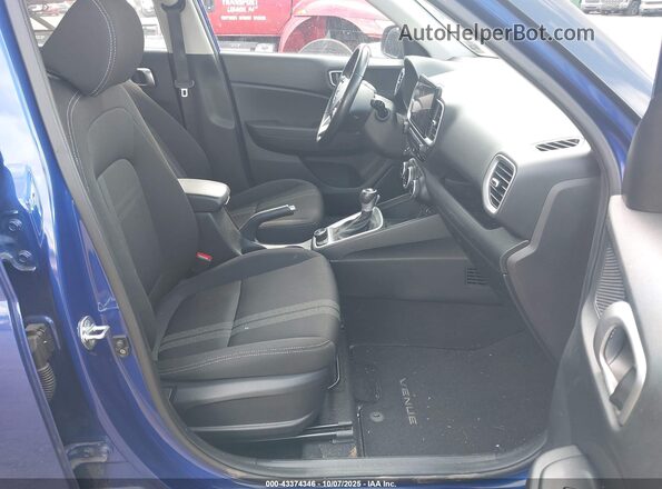 KMHRC8A37MU098573 2021 HYUNDAI VENUE Blue Widok wnętrza z przodu