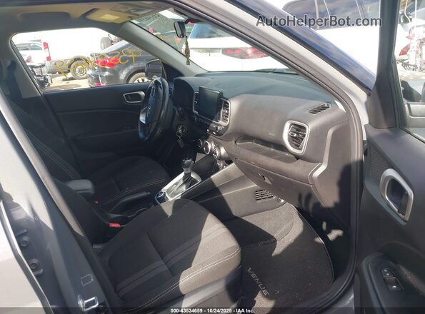 KMHRC8A38MU064089 2021 HYUNDAI VENUE Gray Front interior view