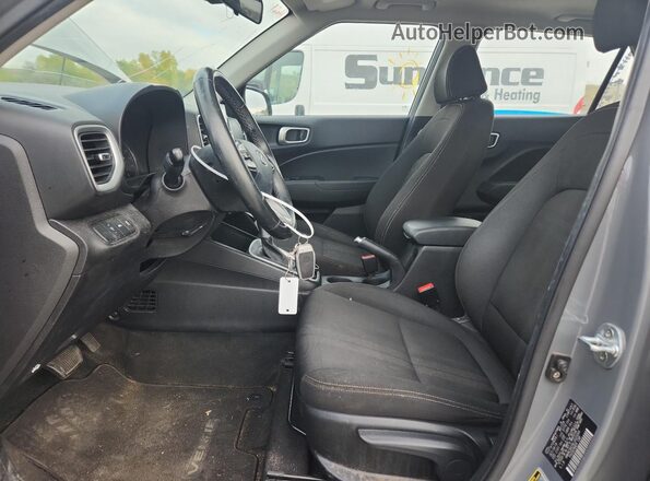 KMHRC8A39LU020004 2020 HYUNDAI VENUE Gray Front interior view
