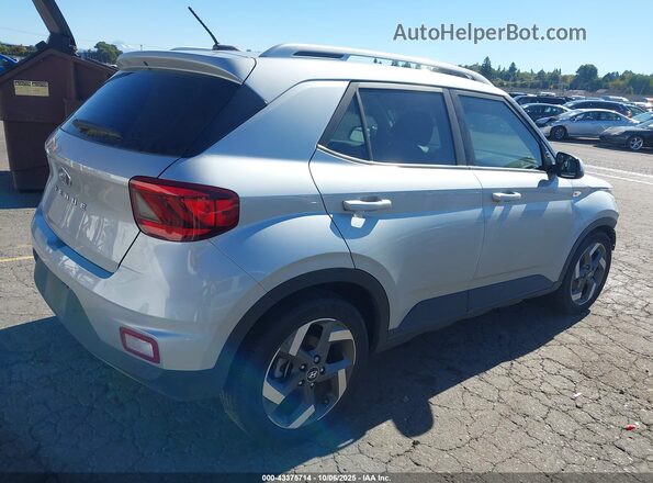 KMHRC8A39PU222458 2023 HYUNDAI VENUE Silver Tył prawy