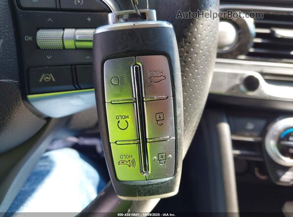 KMTG54TEXPU114140 2023 GENESIS G70 White Vista del salpicadero
