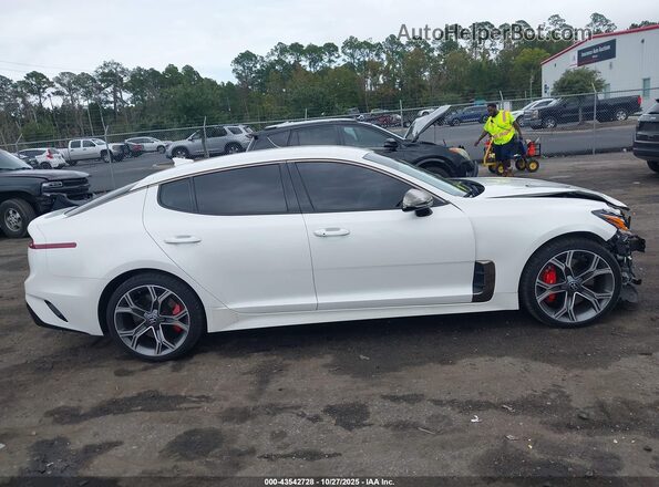 KNAE35LC2L6072106 2020 KIA STINGER White Սալոնի 360 աստիճան տեսք