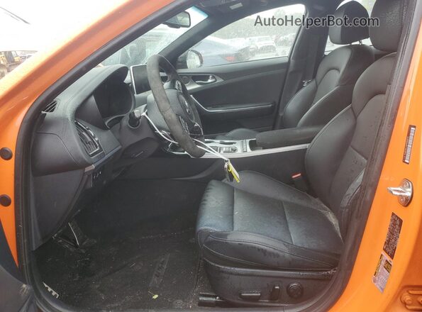 KNAE35LCXK6069372 2019 KIA STINGER Оранжевый Вид салона спереди