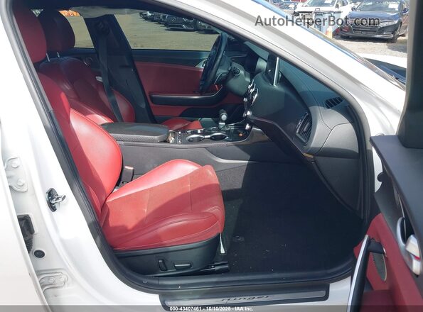 KNAE45LC2M6090281 2021 KIA STINGER White Widok wnętrza z przodu