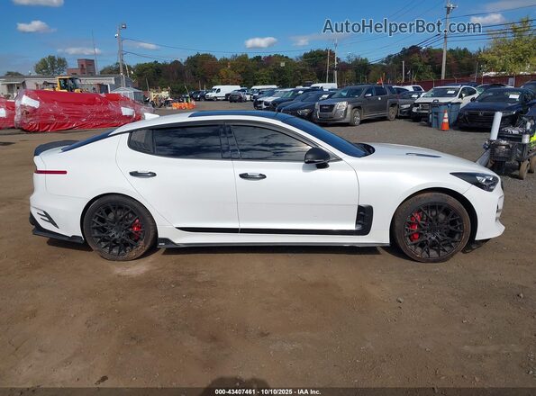KNAE45LC2M6090281 2021 KIA STINGER White Widok wnętrza z tyłu