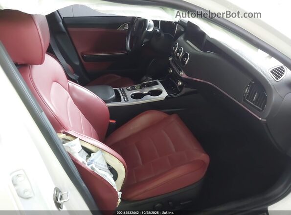 KNAE55LC2N6099156 2022 KIA STINGER Белый Вид салона спереди