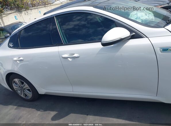 KNAGU4LE3H5011071 2017 KIA OPTIMA HYBRID White Սալոնի 360 աստիճան տեսք