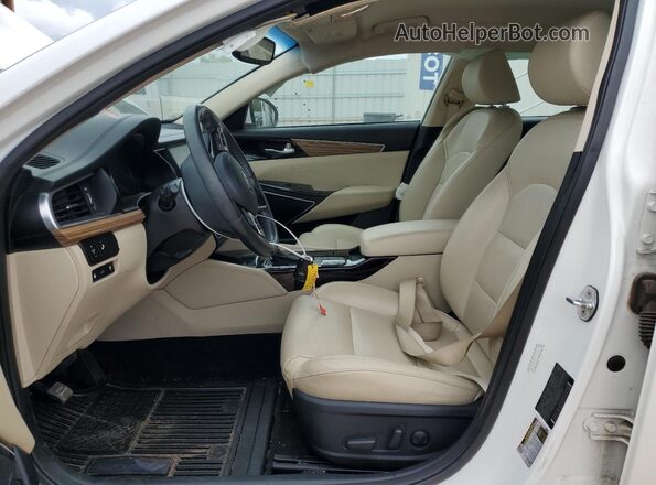 KNALC4J11H5056138 2017 KIA CADENZA White Vista interior delantera