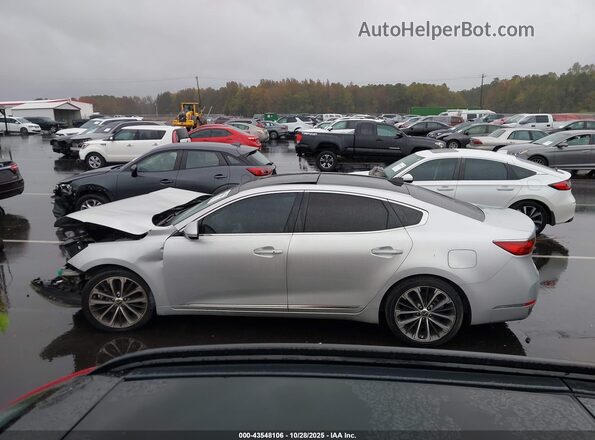 KNALC4J13J5098896 2018 KIA CADENZA Silver Rear interior view