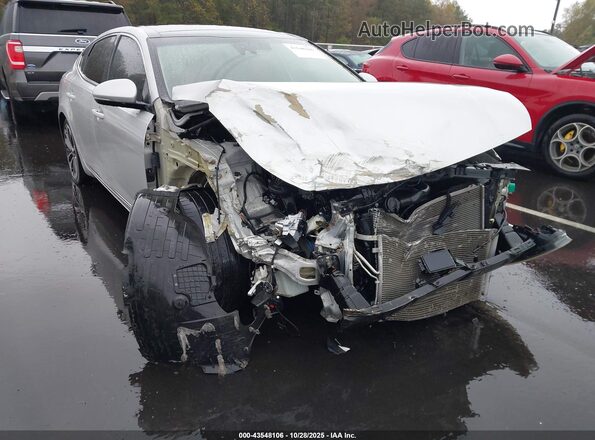 KNALC4J13J5098896 2018 KIA CADENZA Silver Front view