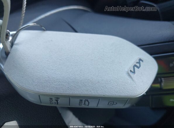 KNDAB5S10R6019837 2024 KIA EV9 White Вид панелі приладів