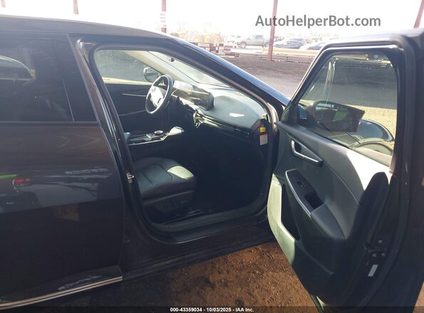 KNDC34LA2N5060131 2022 KIA EV6 Black Front interior view