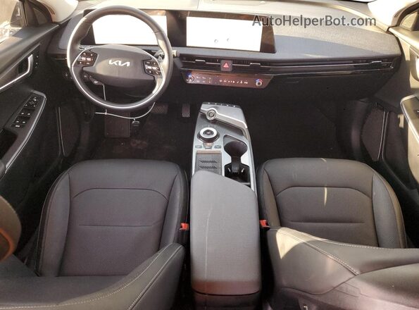 KNDC3DLC8N5060281 2022 KIA EV6 White Dashboard view
