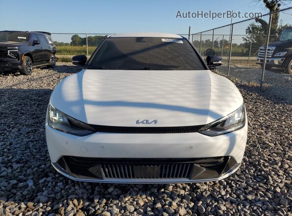 KNDC3DLC8N5060281 2022 KIA EV6 White Front view