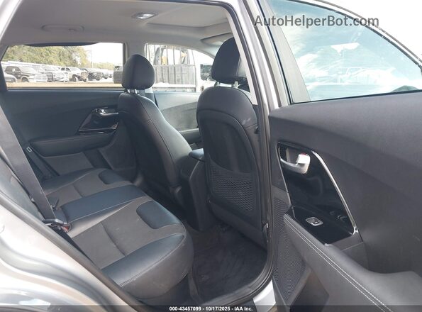 KNDCB3LC3N5502946 2022 KIA NIRO Silver 