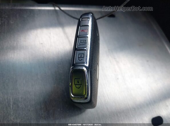 KNDCB3LC3N5502946 2022 KIA NIRO Silver 