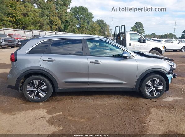 KNDCB3LC3N5502946 2022 KIA NIRO Silver 