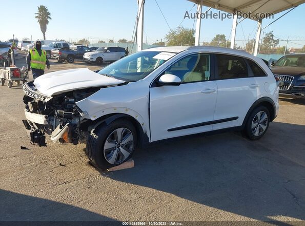 KNDCB3LC4N5537222 2022 KIA NIRO White Vista tres cuartos delantera izquierda