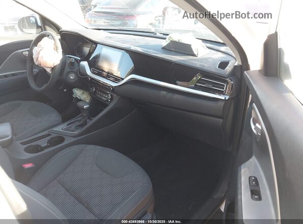 KNDCB3LC4N5537222 2022 KIA NIRO White Vista interior delantera