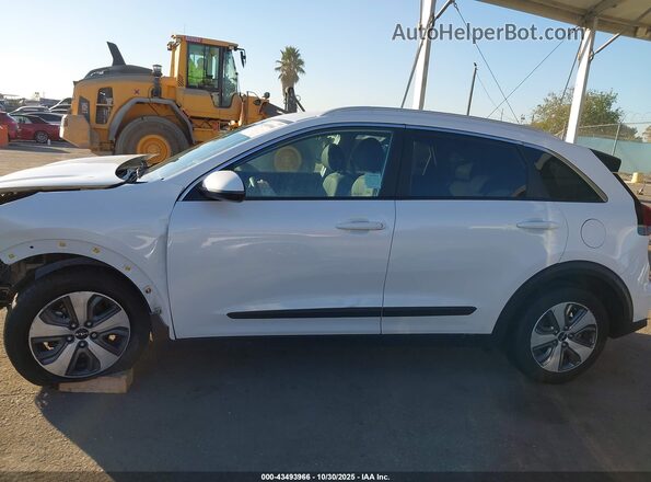 KNDCB3LC4N5537222 2022 KIA NIRO White 