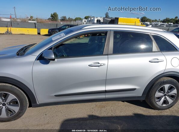 KNDCC3LC3J5126630 2018 KIA NIRO Silver Vista interior de 360 grados