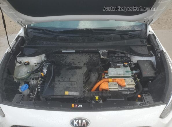KNDCD3LD6L5388358 2020 KIA NIRO White Widok wnętrza z tyłu