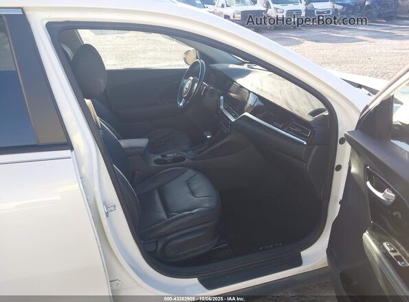 KNDCE3LC8L5439170 2020 KIA NIRO White Widok wnętrza z przodu