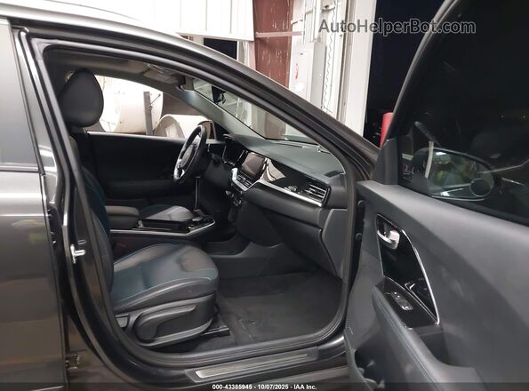 KNDCE3LG6N5153050 2022 KIA NIRO EV Черный Вид салона спереди