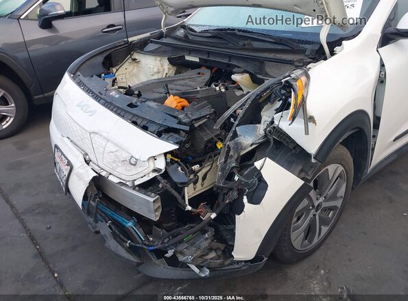 KNDCE3LG7N5124981 2022 KIA NIRO EV White Widok z przodu