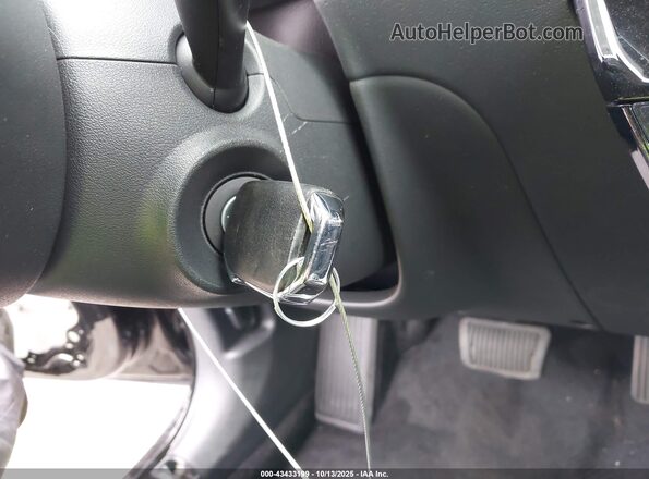 KNDCP3LE0S5277691 2025 KIA NIRO Черный Вид панели приборов