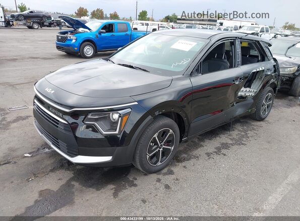 KNDCP3LE0S5277691 2025 KIA NIRO Черный Передняя левая четверть