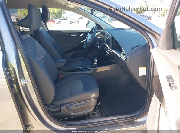 KNDCP3LE1S5236387 2025 KIA NIRO Gray Вид салону спереду