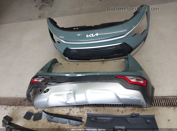 KNDCR3LE3P5056538 2023 KIA NIRO Green 