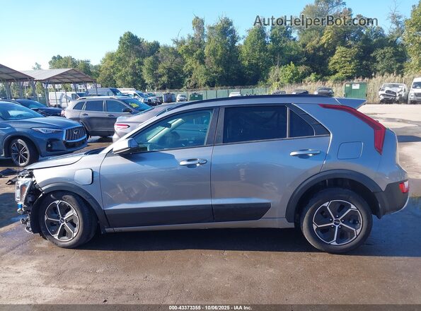 KNDCS3LF6R5142877 2024 KIA NIRO PLUG-IN HYBRID Silver Սալոնի 360 աստիճան տեսք