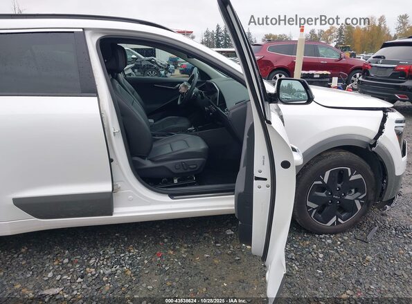 KNDCT3L18P5016566 2023 KIA NIRO EV Белый Вид салона спереди