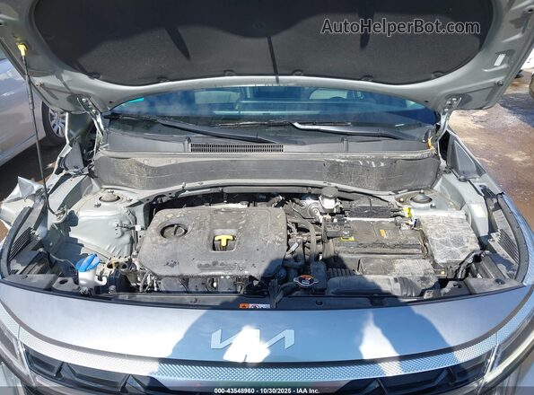 KNDERCAA2R7546579 2024 KIA SELTOS Silver უკანა ხედი