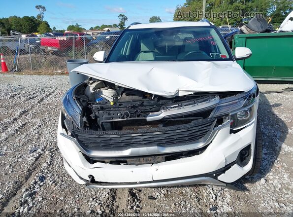 KNDERCAA7M7195256 2021 KIA SELTOS White Widok z przodu