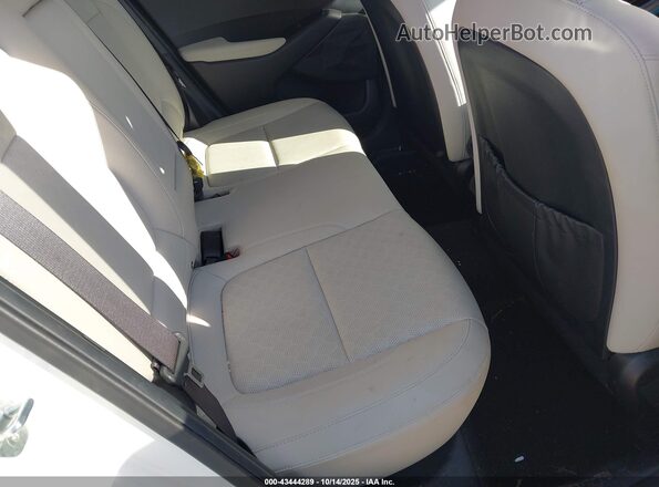 KNDERCAA7M7195256 2021 KIA SELTOS White Widok naklejki z numerem VIN