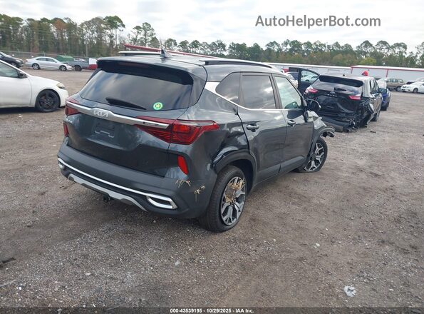 KNDERCAA7N7287386 2022 KIA SELTOS Серый Задняя правая четверть