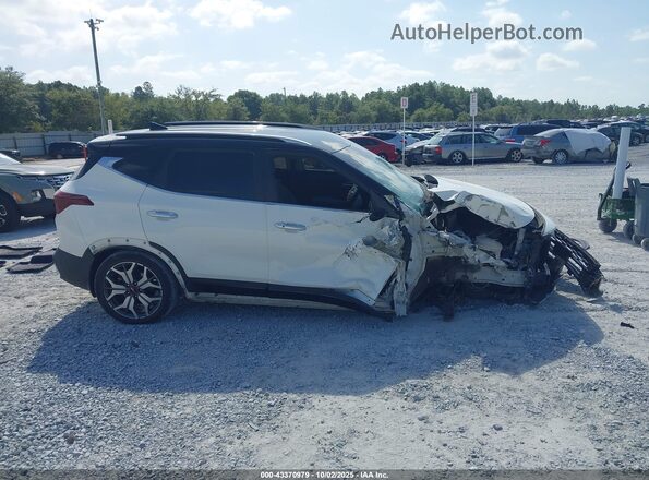 KNDETCA23P7387577 2023 KIA SELTOS White Widok wnętrza z tyłu
