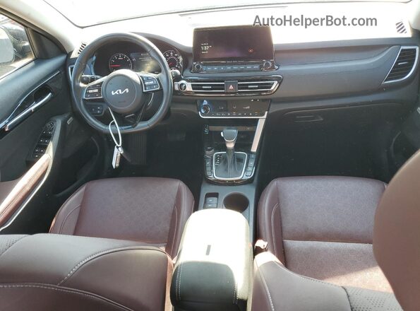 KNDETCA26P7425268 2023 KIA SELTOS Black 